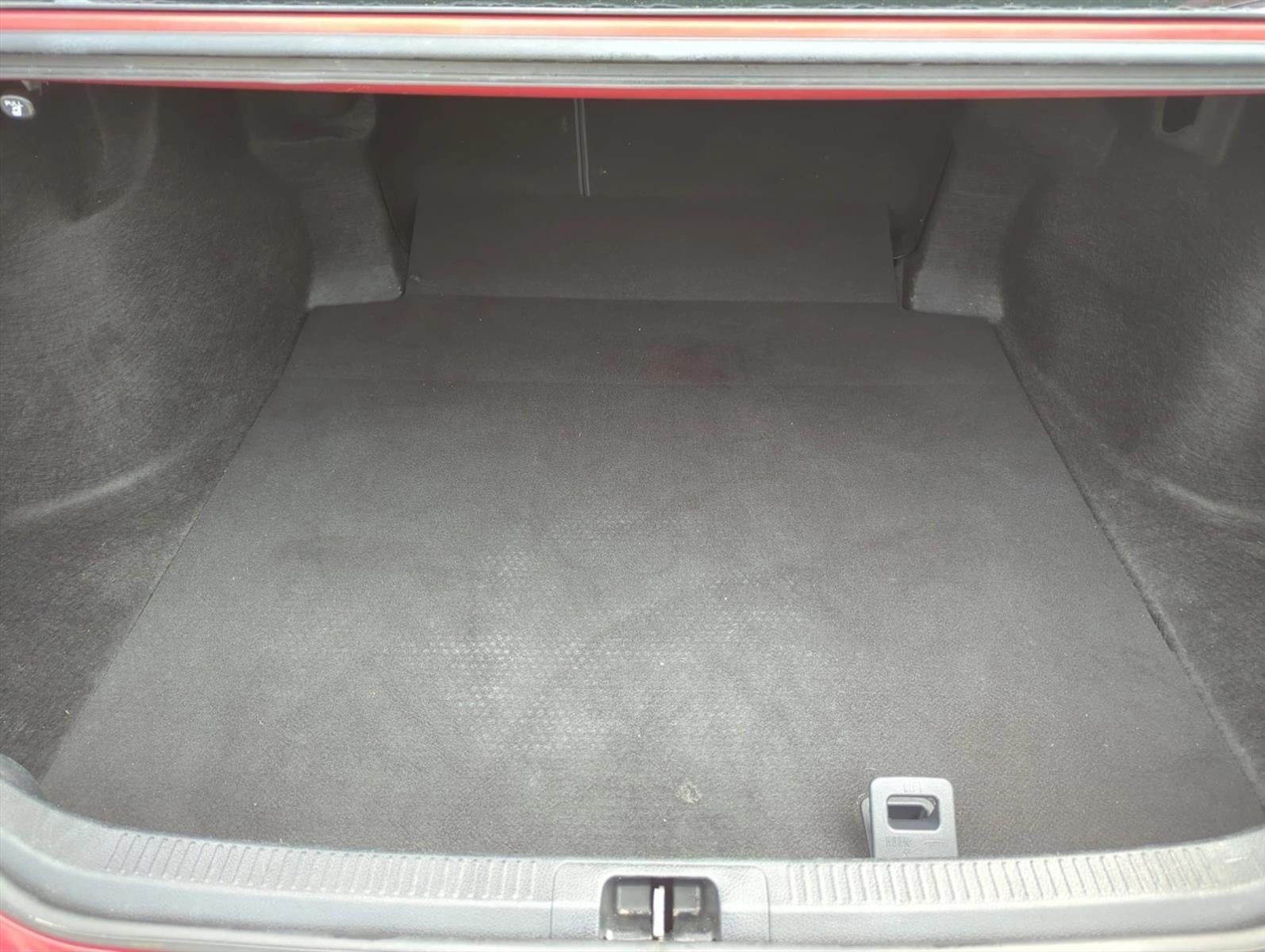 2019 Toyota Camry SE Auto (SE)