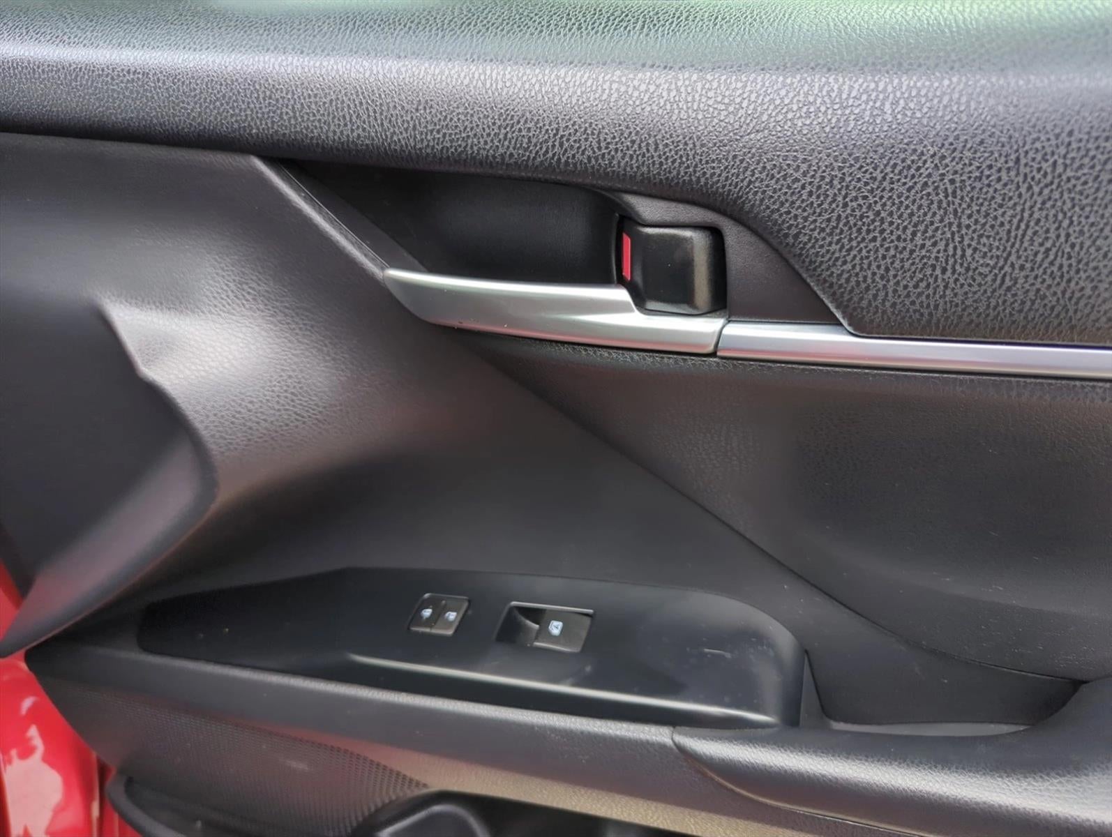 2019 Toyota Camry SE Auto (SE)
