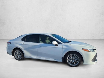 2019 Toyota Camry XLE Auto (SE)