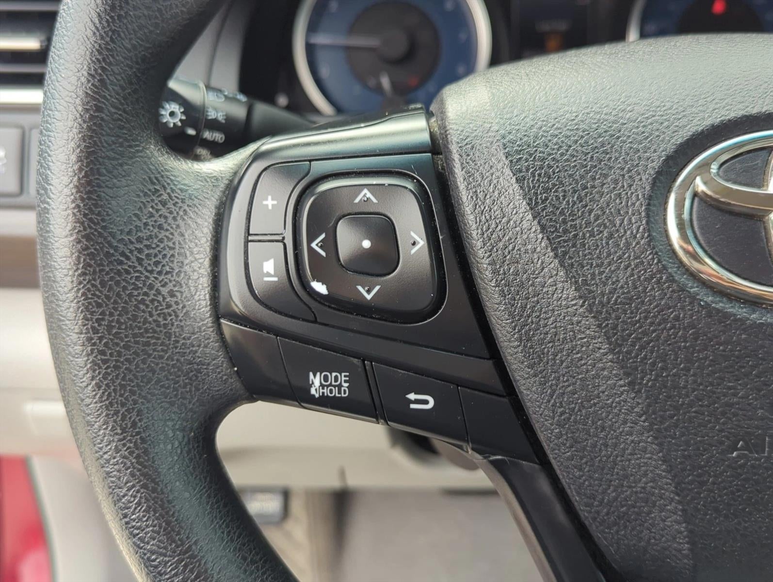 2017 Toyota Camry LE Auto (SE)
