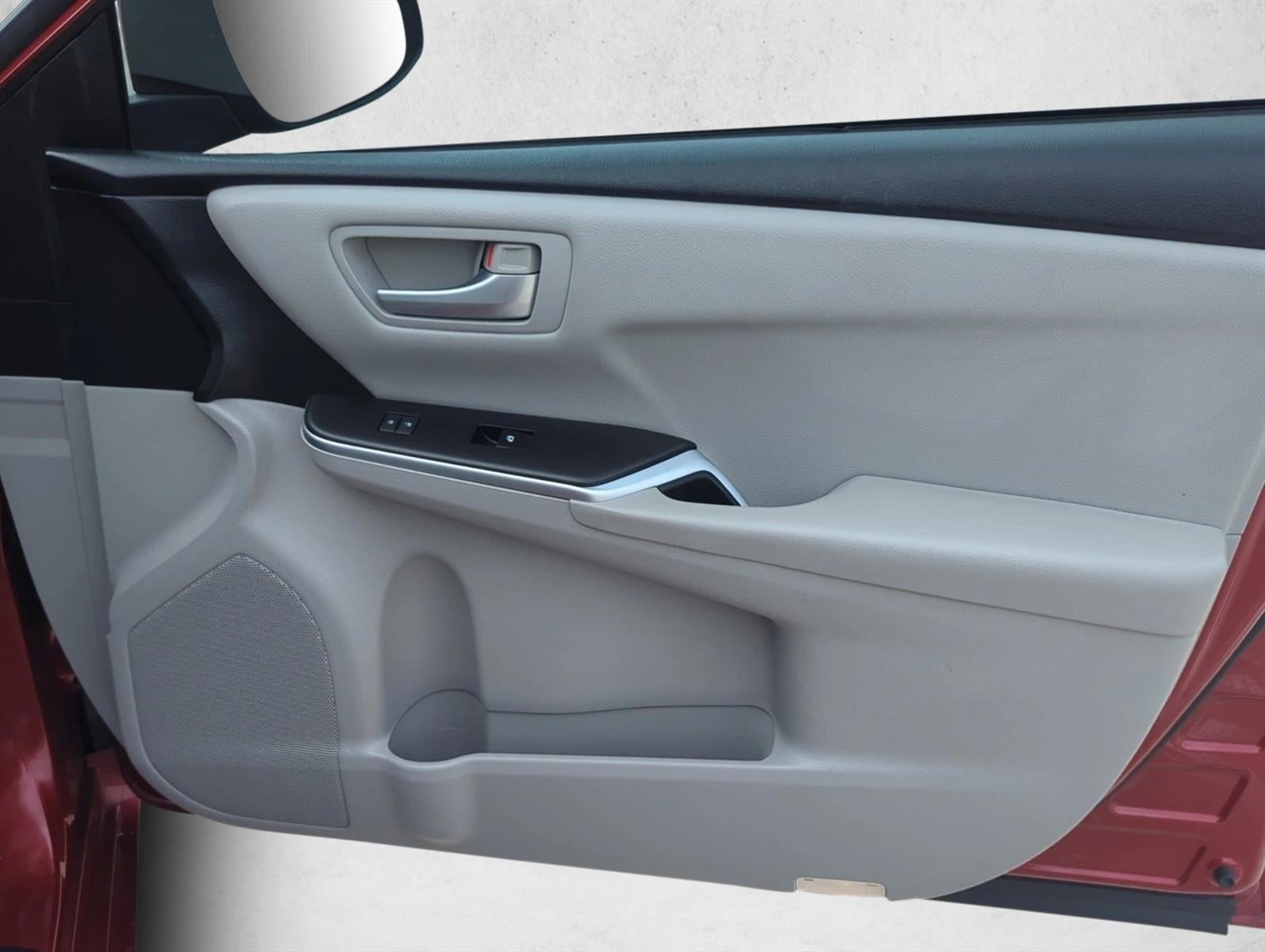 2017 Toyota Camry LE Auto (SE)