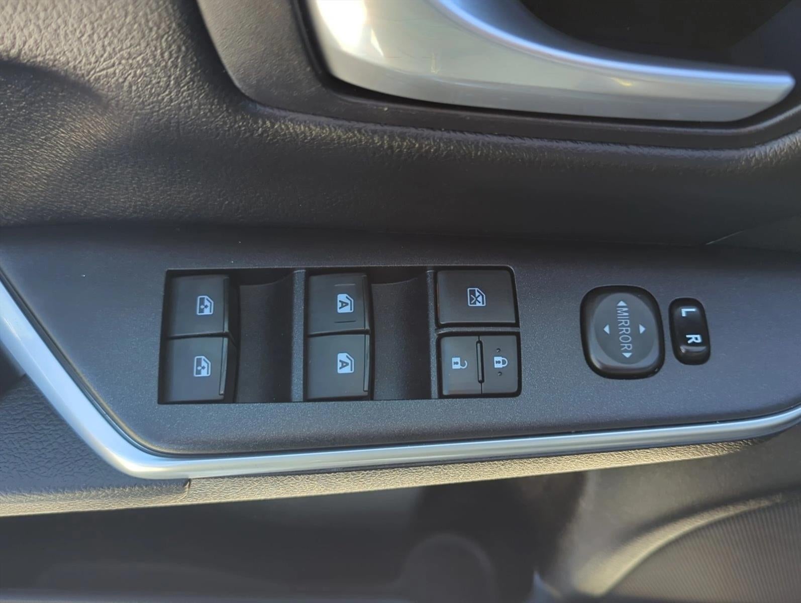 2015 Toyota Camry 4dr Sdn I4 Auto SE (SE)