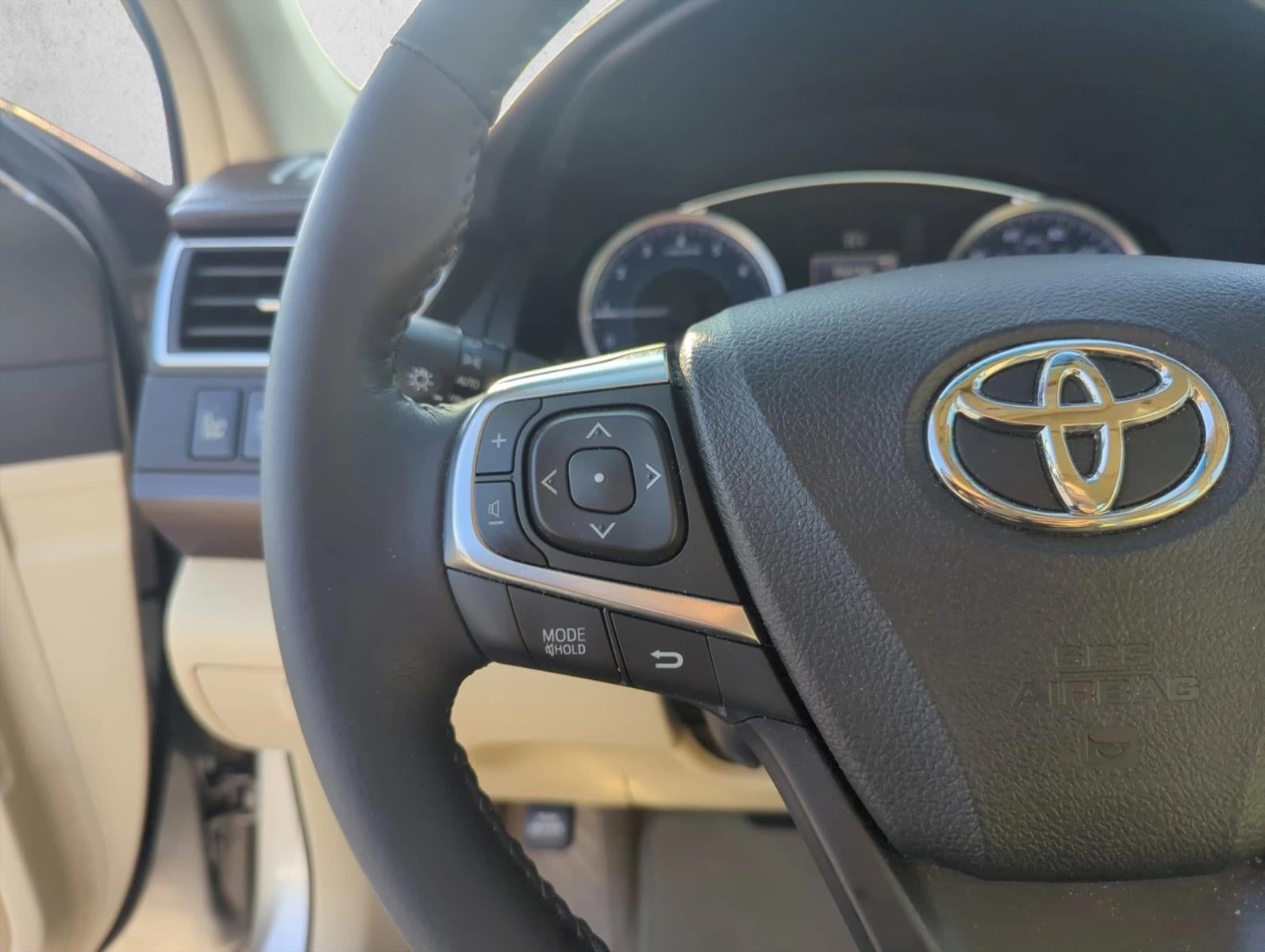 2017 Toyota Camry XLE Auto (SE)