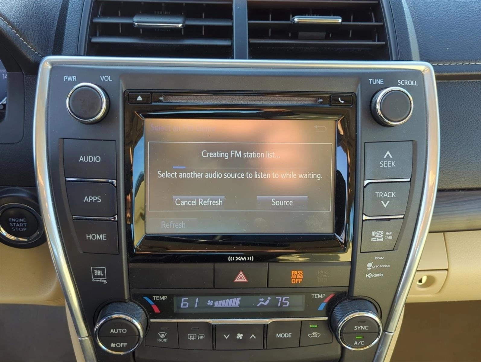 2017 Toyota Camry XLE Auto (SE)