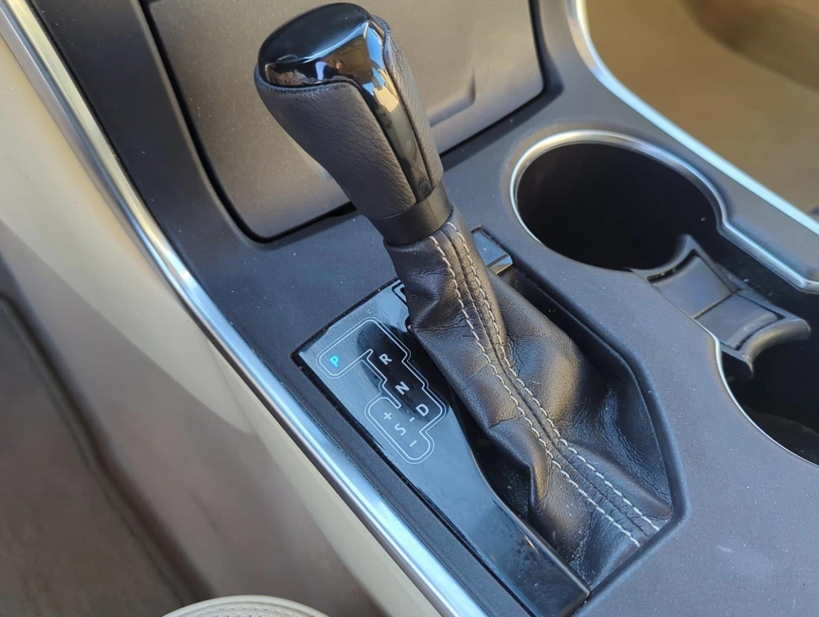 2017 Toyota Camry XLE Auto (SE)