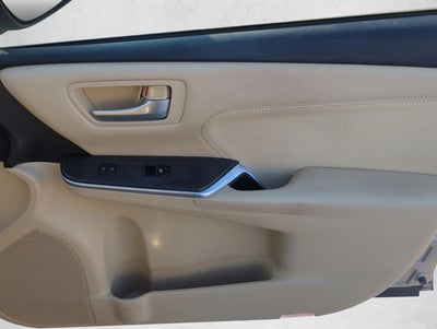 2017 Toyota Camry XLE Auto (SE)