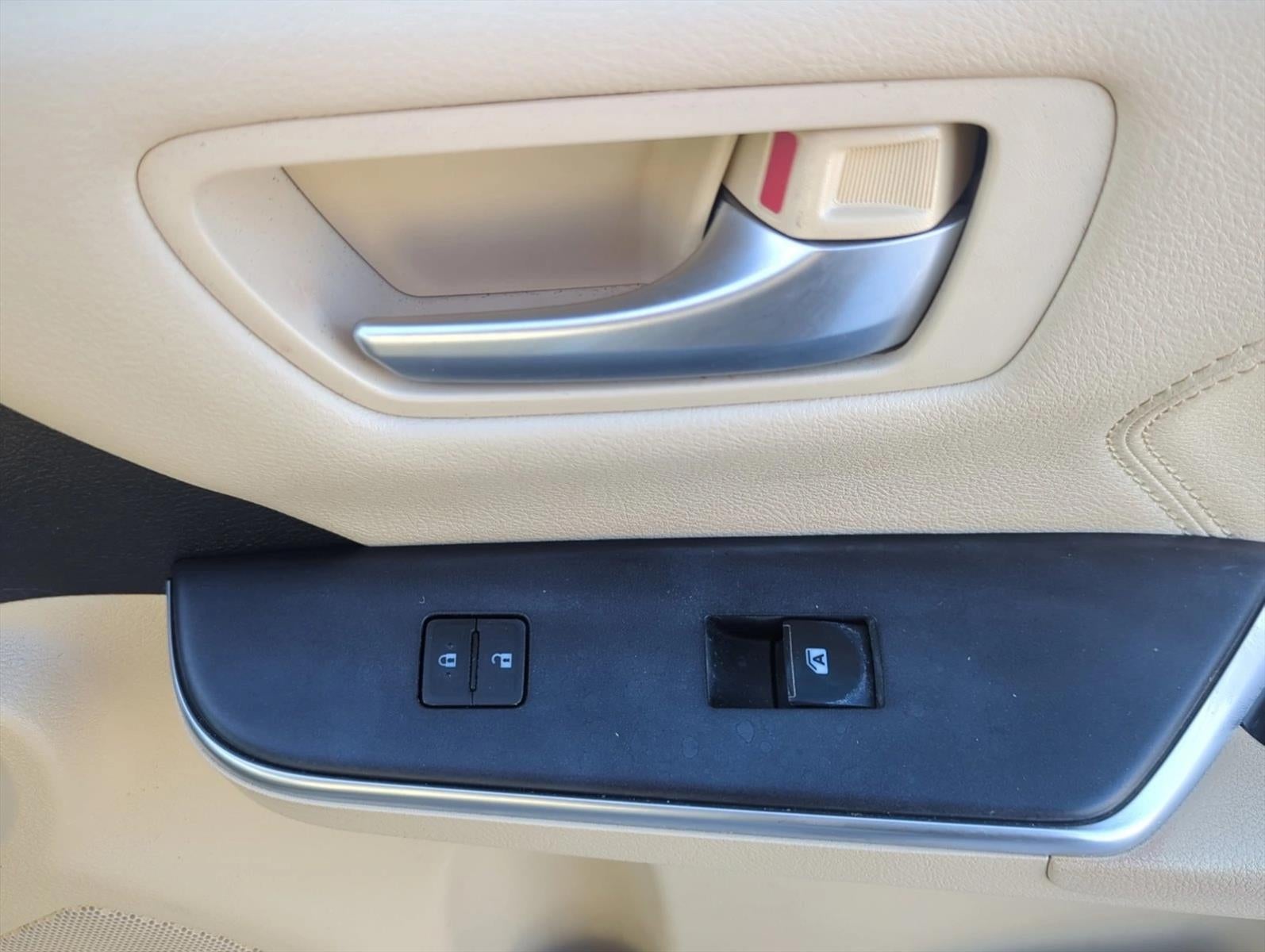 2017 Toyota Camry XLE Auto (SE)