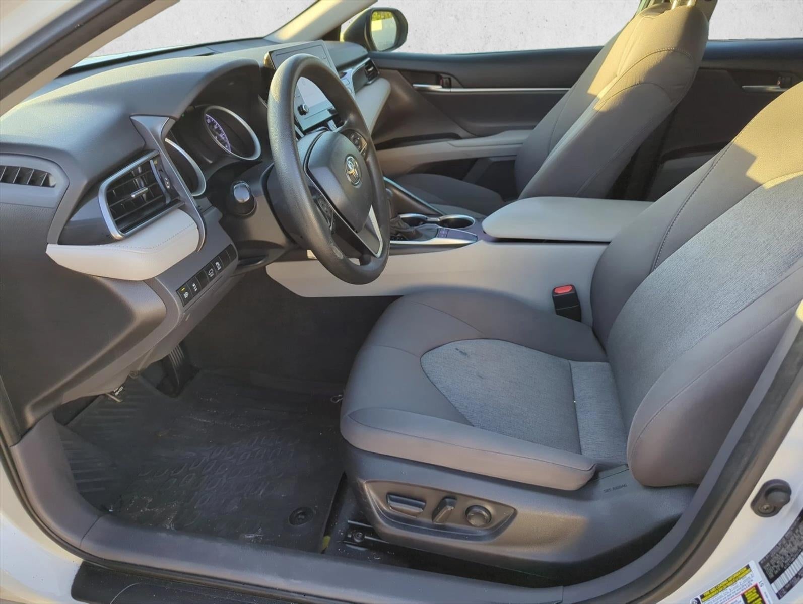 2023 Toyota Camry LE Auto (SE)