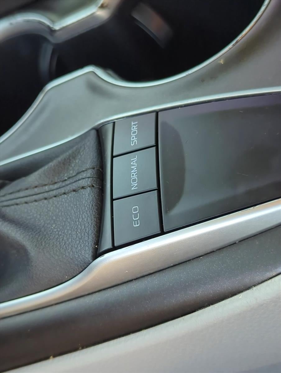 2023 Toyota Camry LE Auto (SE)