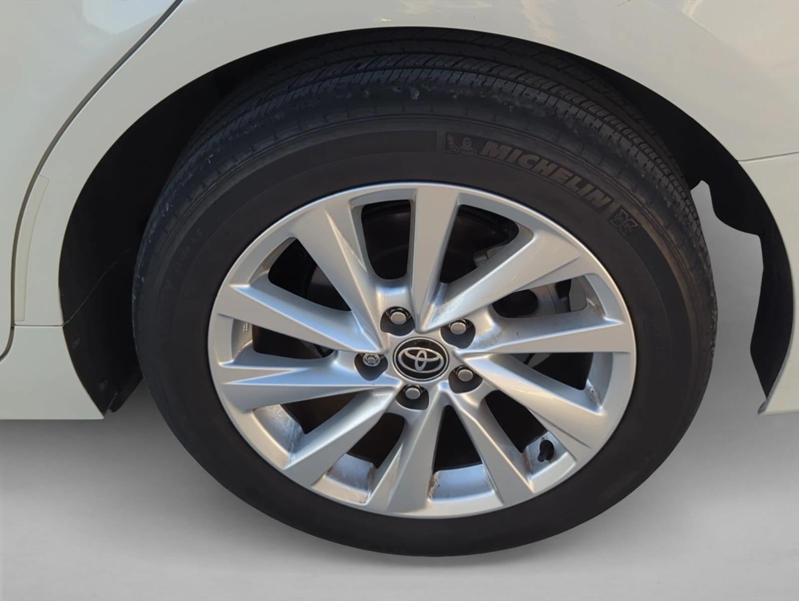 2023 Toyota Camry LE Auto (SE)