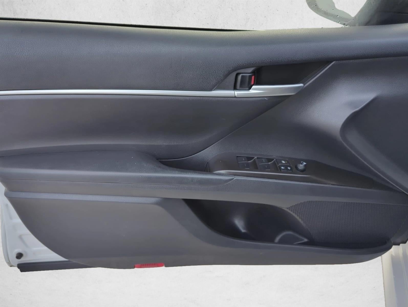 2023 Toyota Camry LE Auto (SE)