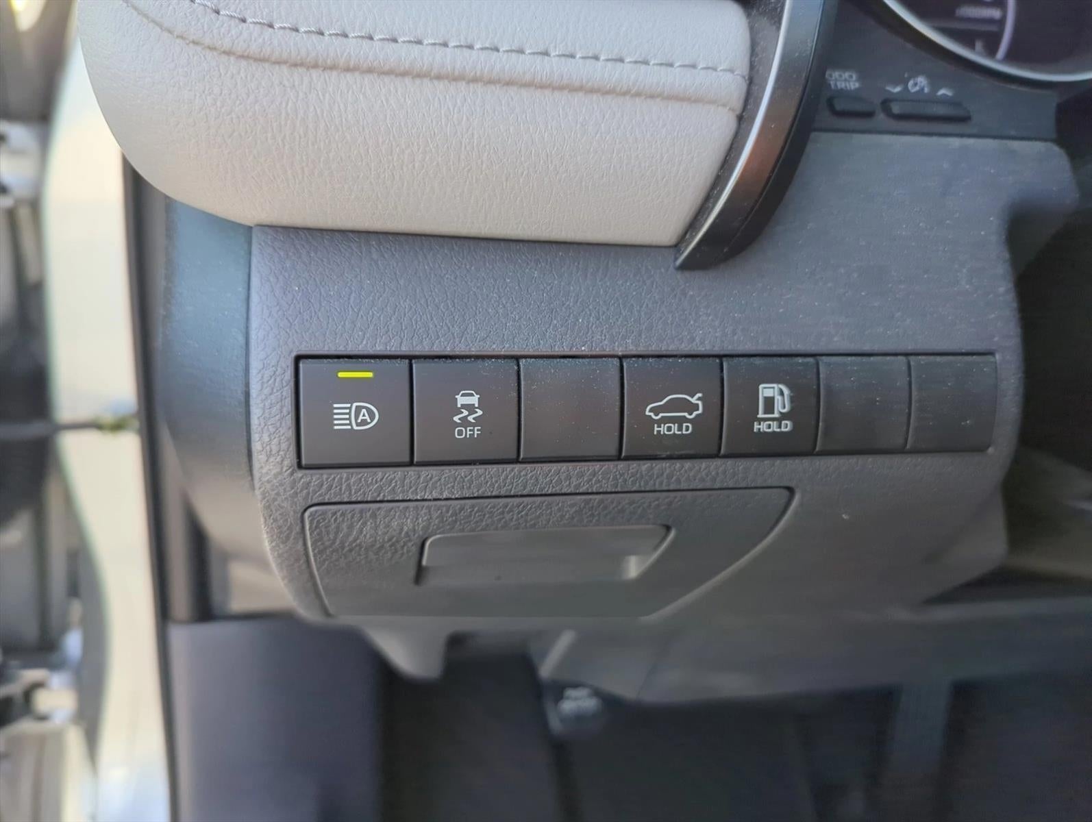 2022 Toyota Camry LE Auto (SE)