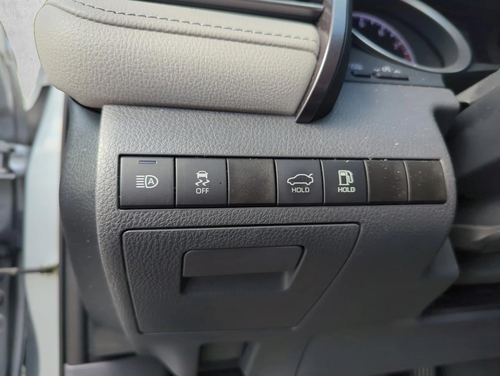 2023 Toyota Camry LE Auto (SE)