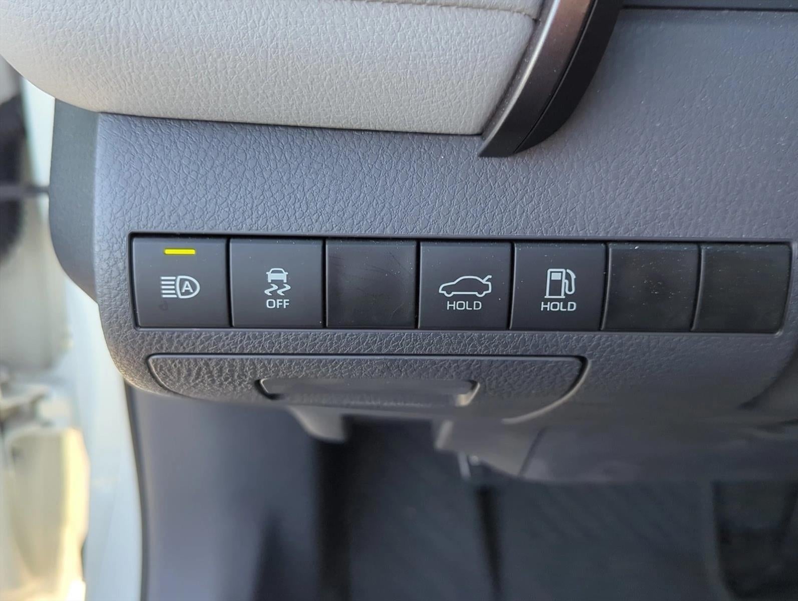 2024 Toyota Camry LE Auto (SE)