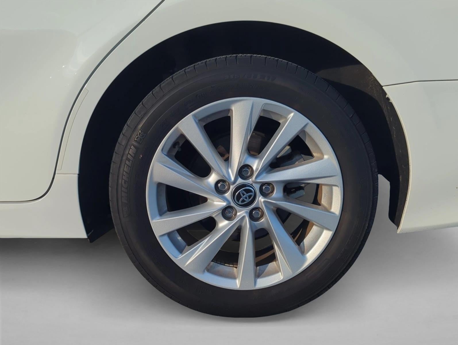 2024 Toyota Camry LE Auto (SE)