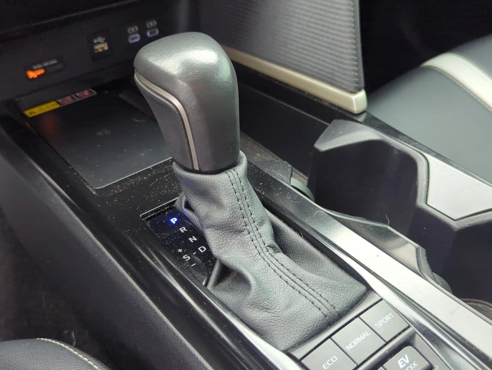 2025 Toyota Camry SE (Natl)