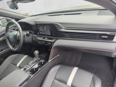 2025 Toyota Camry SE (Natl)