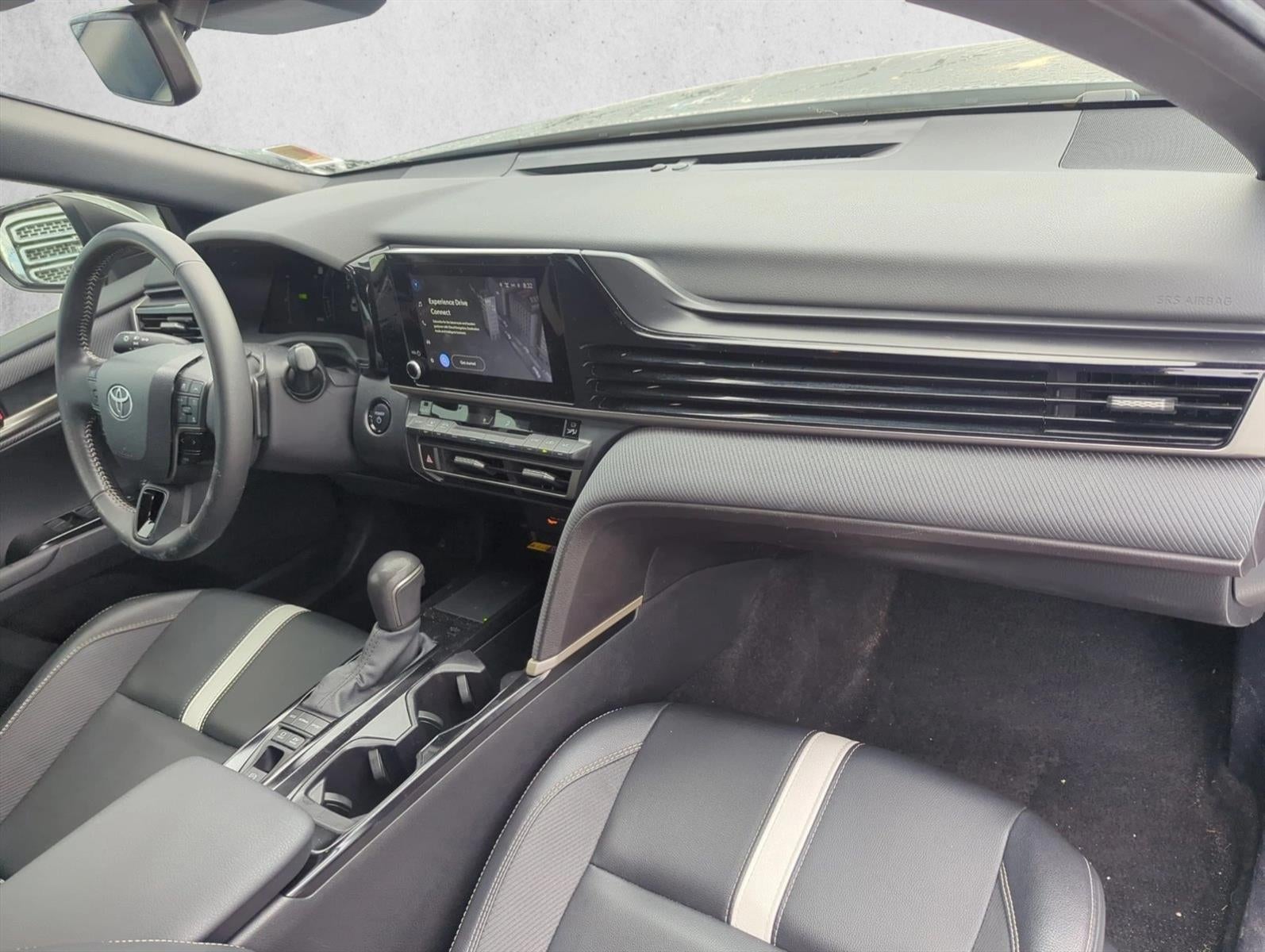 2025 Toyota Camry SE (Natl)