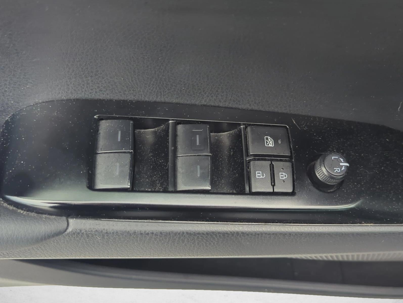 2025 Toyota Camry SE (Natl)