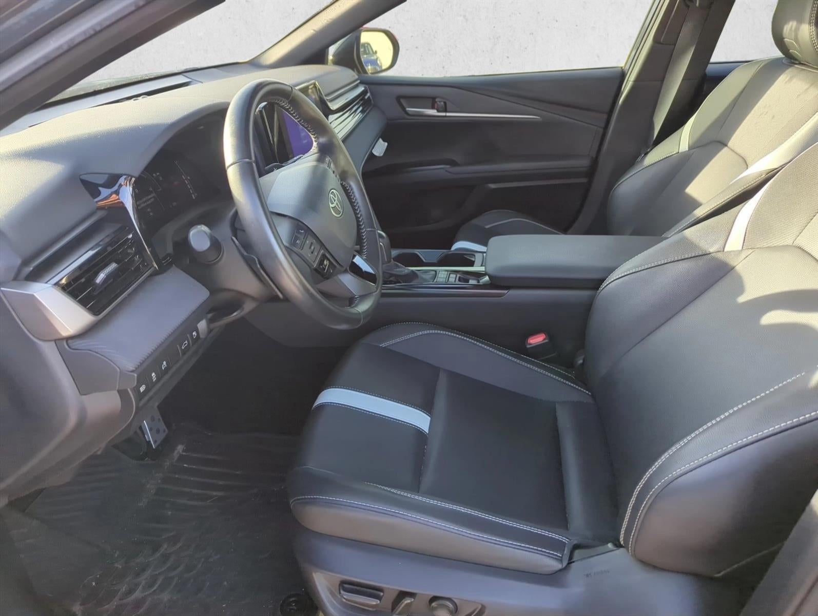 2025 Toyota Camry SE (Natl)