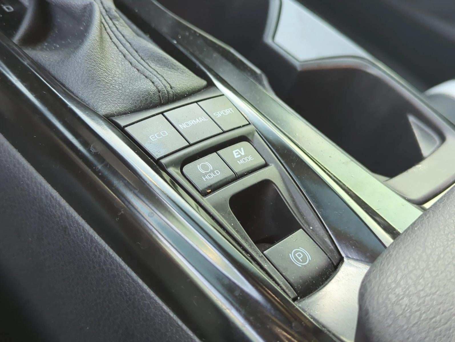 2025 Toyota Camry SE (Natl)