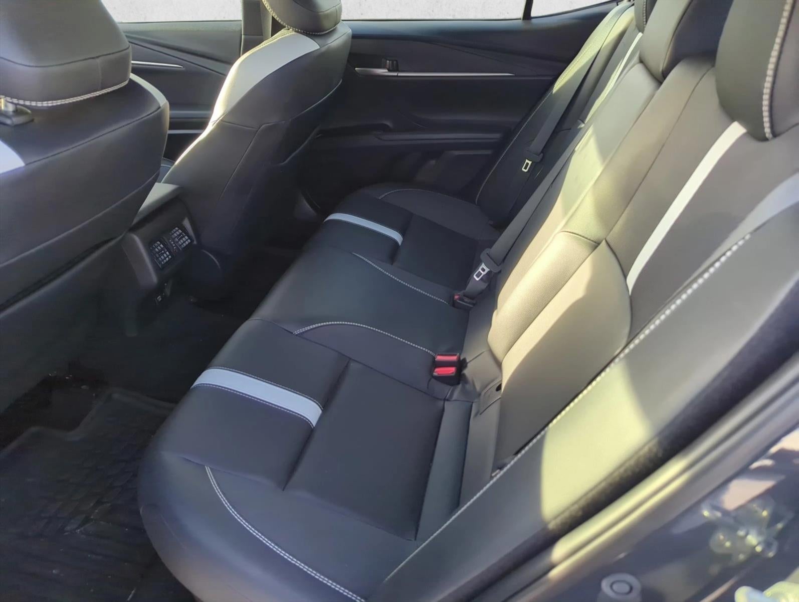 2025 Toyota Camry SE (Natl)