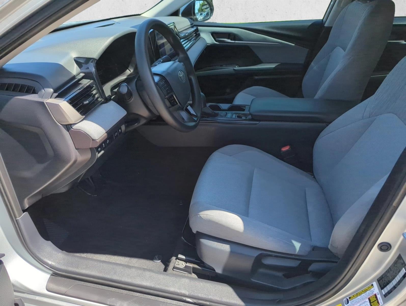 2025 Toyota Camry LE (Natl)