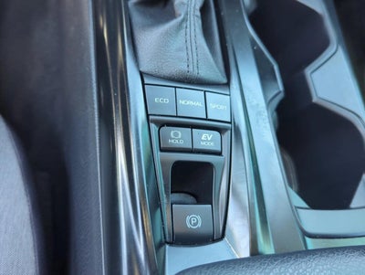 2025 Toyota Camry LE (Natl)