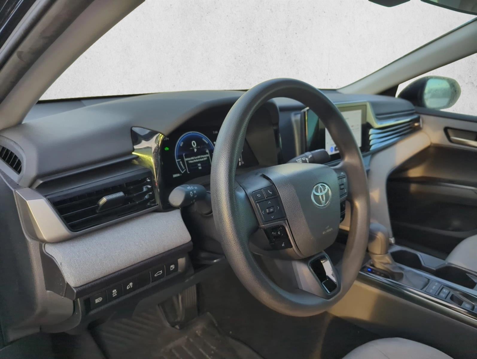 2025 Toyota Camry LE (SE)