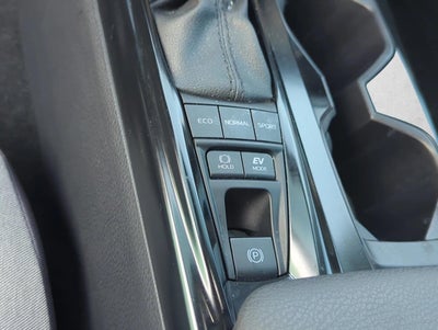 2025 Toyota Camry LE (SE)