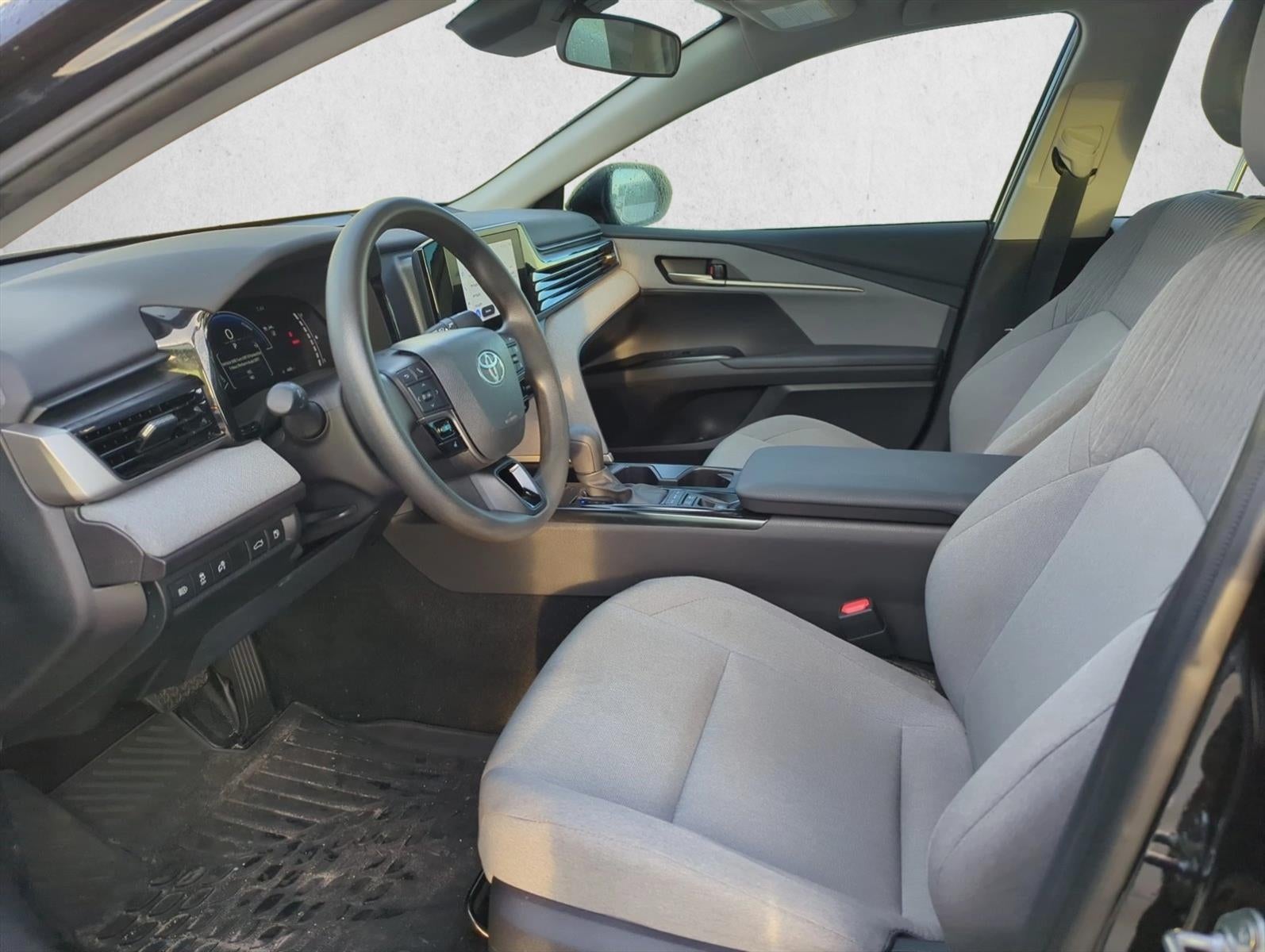 2025 Toyota Camry LE (SE)