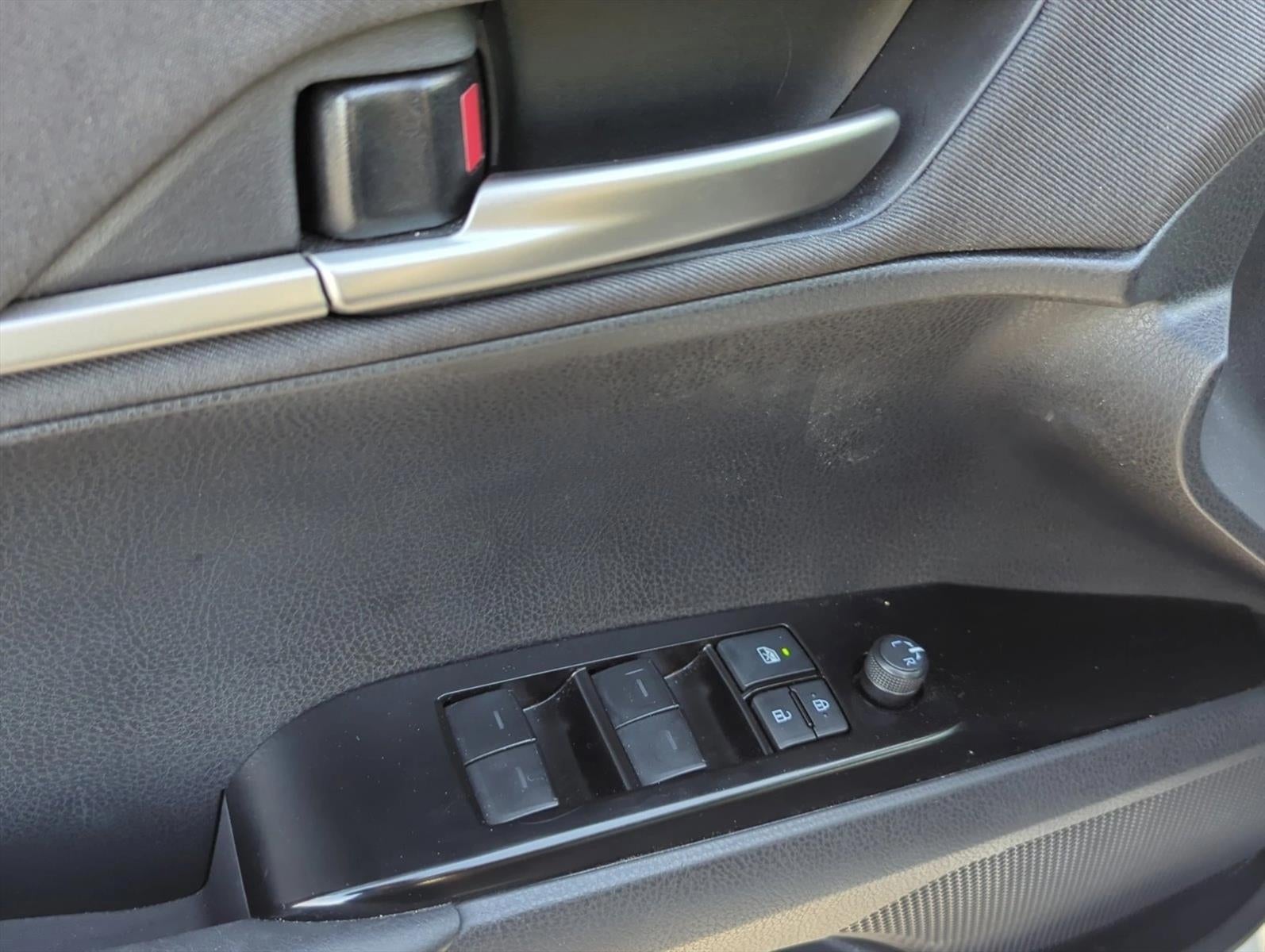 2025 Toyota Camry LE (SE)