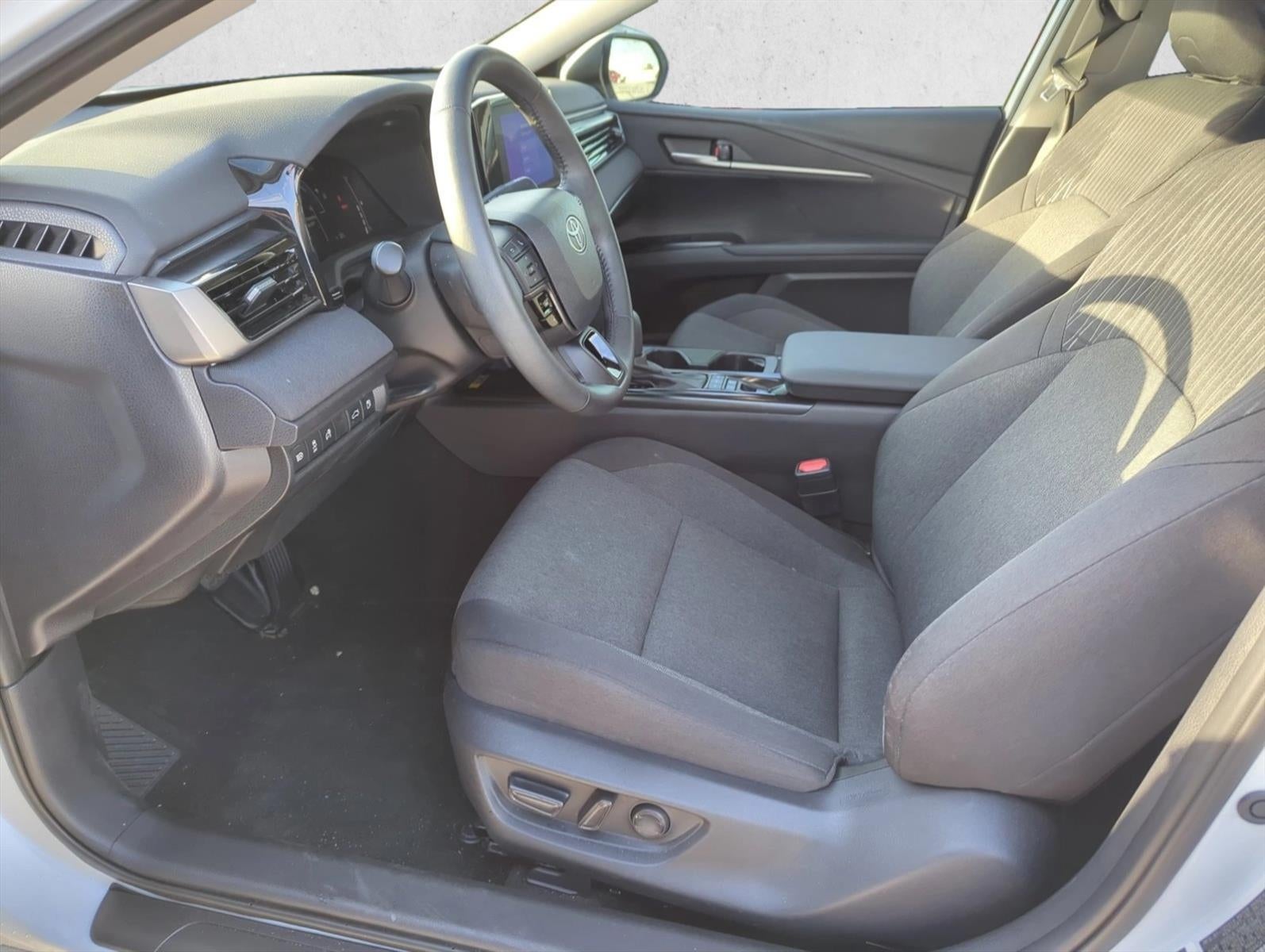 2025 Toyota Camry LE (SE)