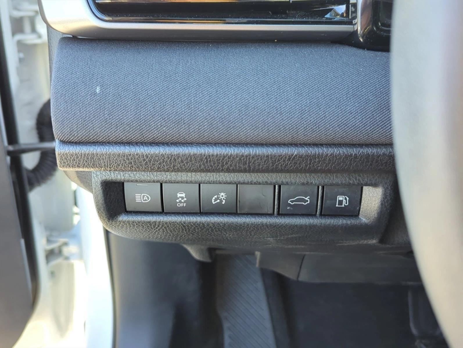 2025 Toyota Camry LE (SE)