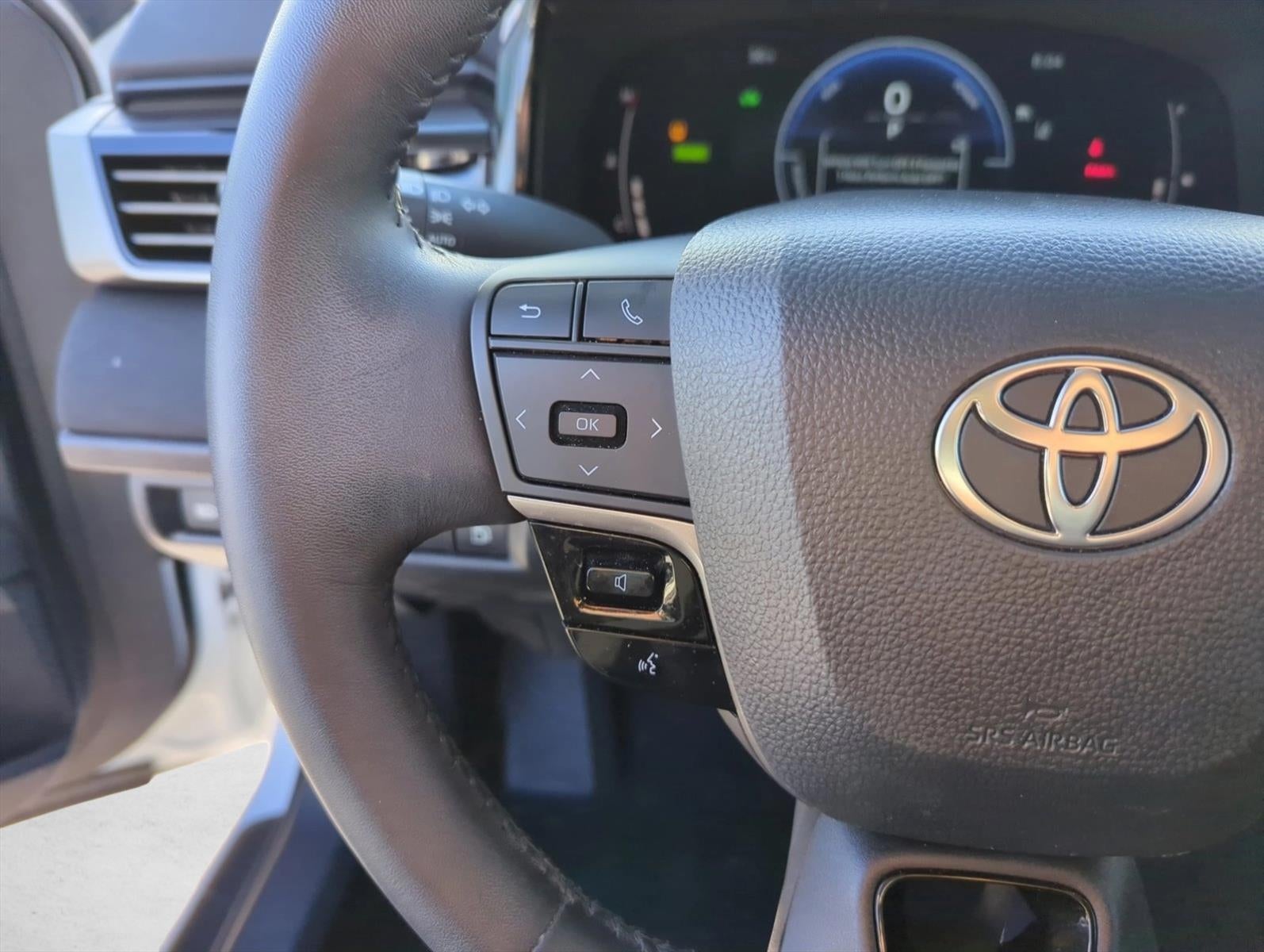 2025 Toyota Camry LE (SE)