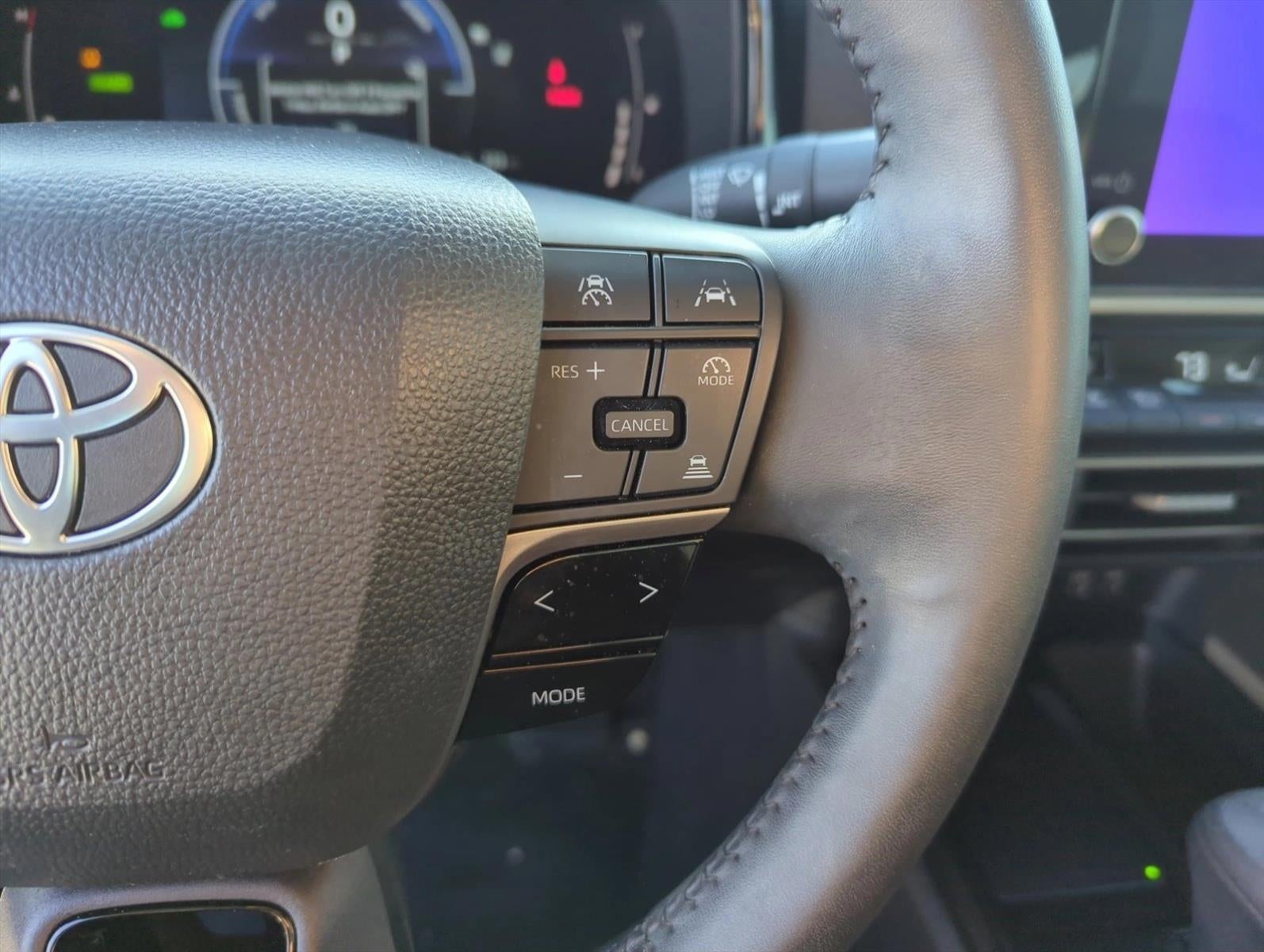 2025 Toyota Camry LE (SE)