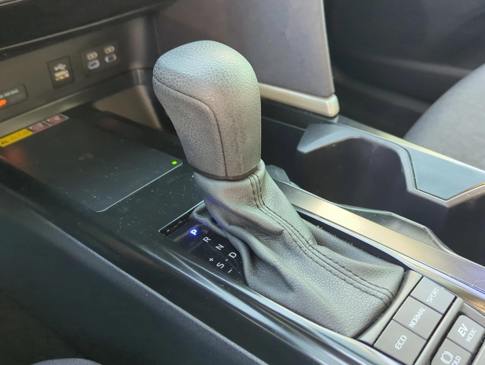 2025 Toyota Camry LE (SE)