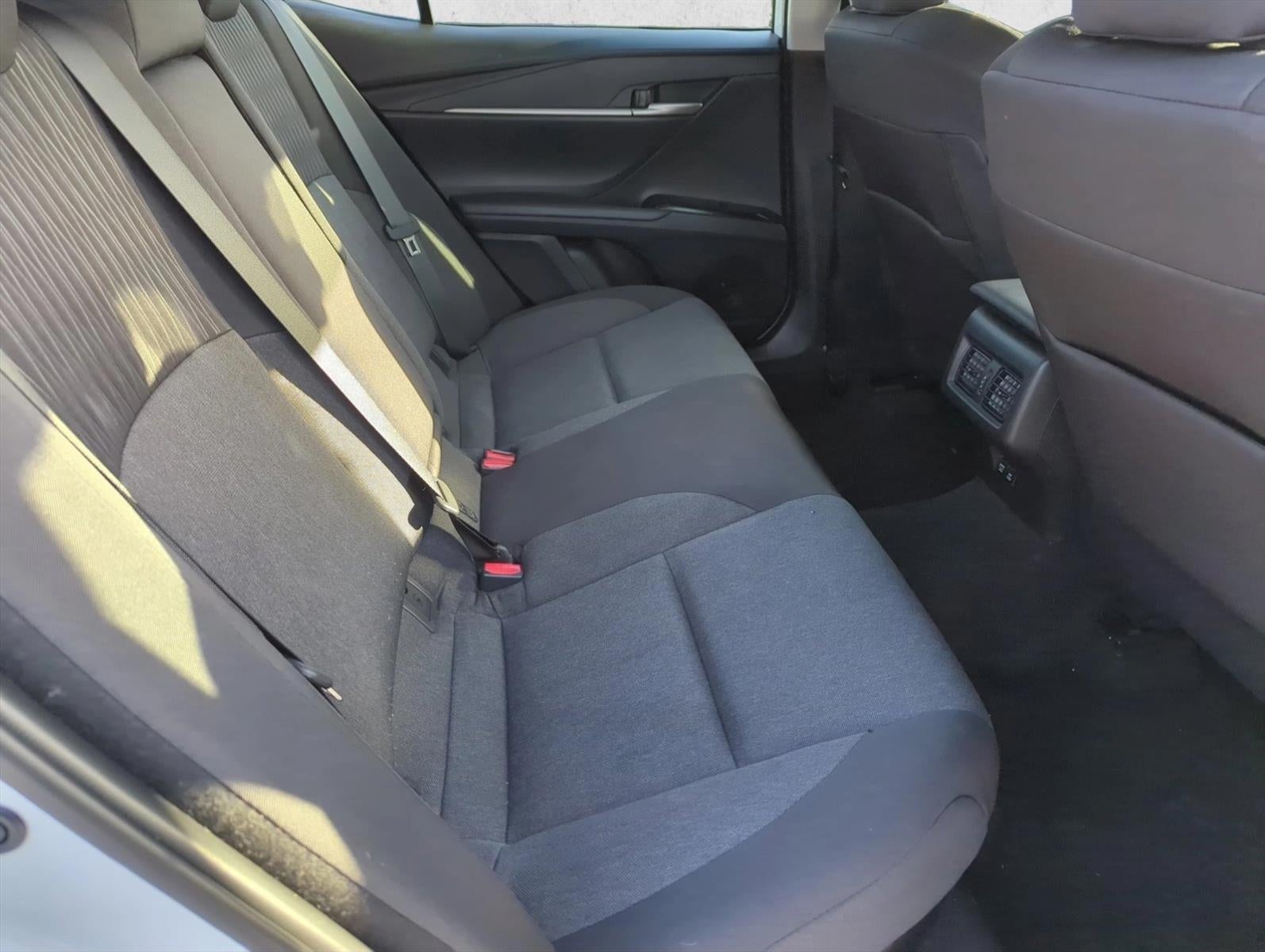 2025 Toyota Camry LE (SE)