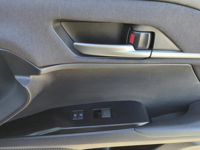 2025 Toyota Camry LE (SE)