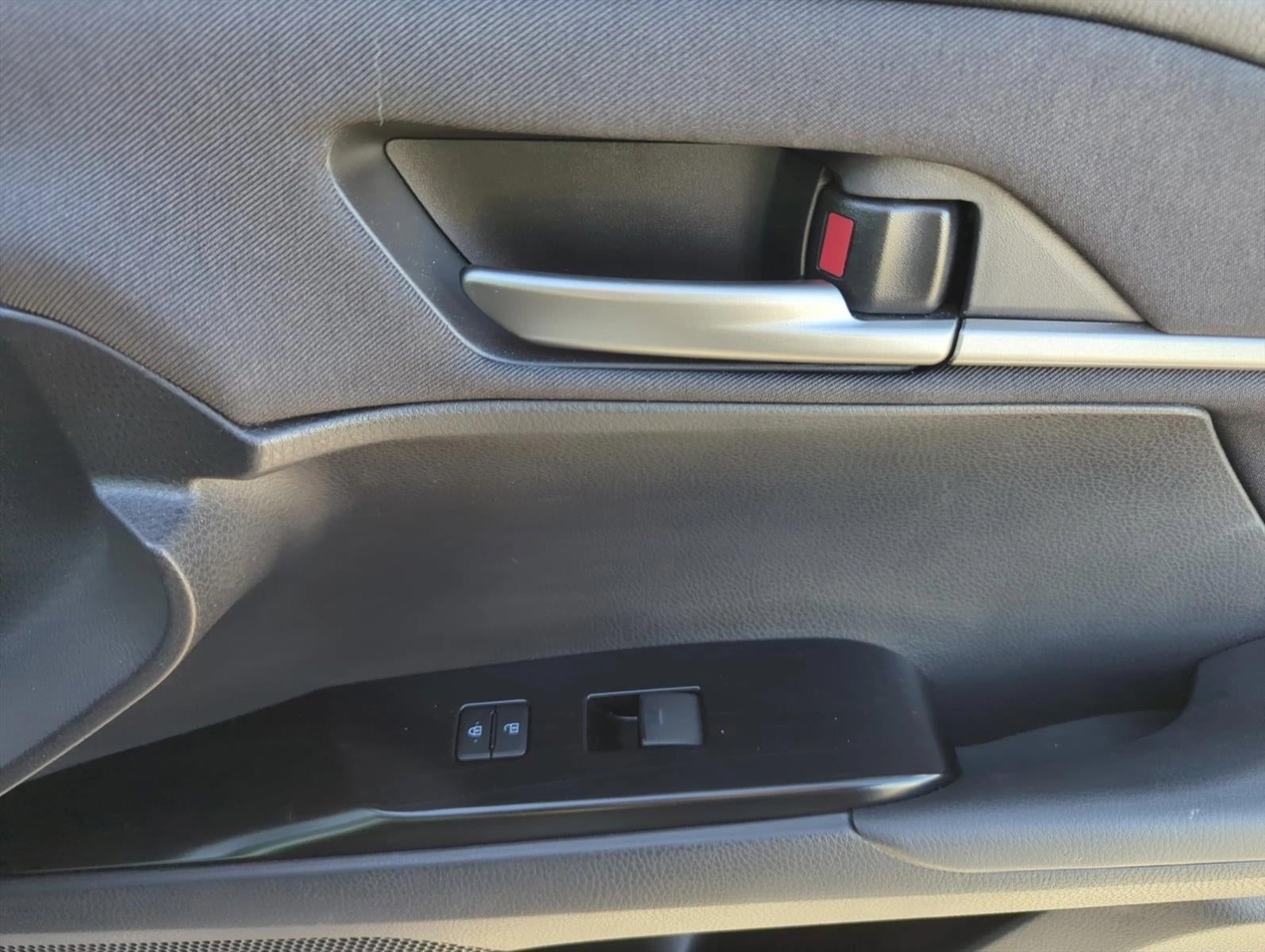 2025 Toyota Camry LE (SE)