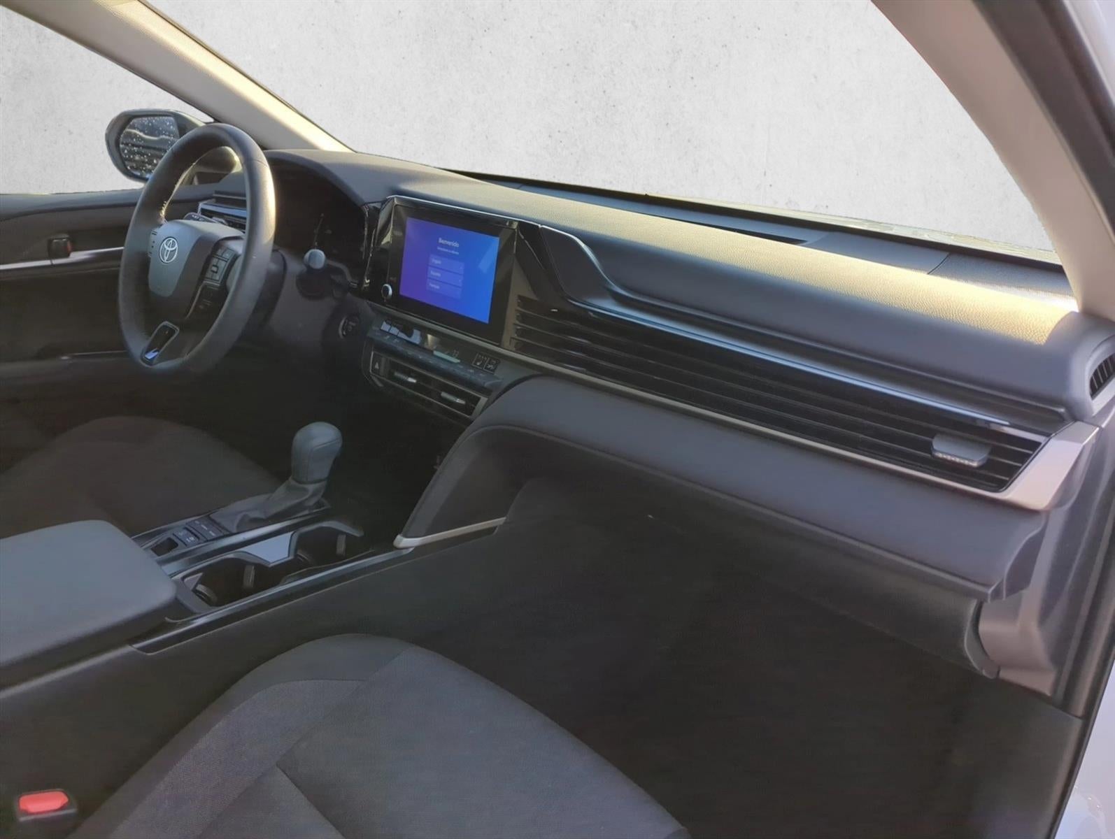 2025 Toyota Camry LE (SE)