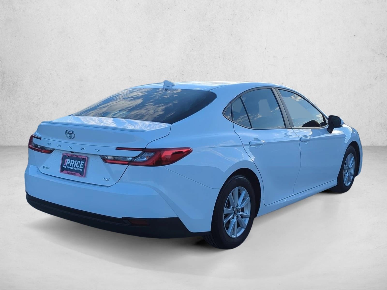 2025 Toyota Camry LE (SE)