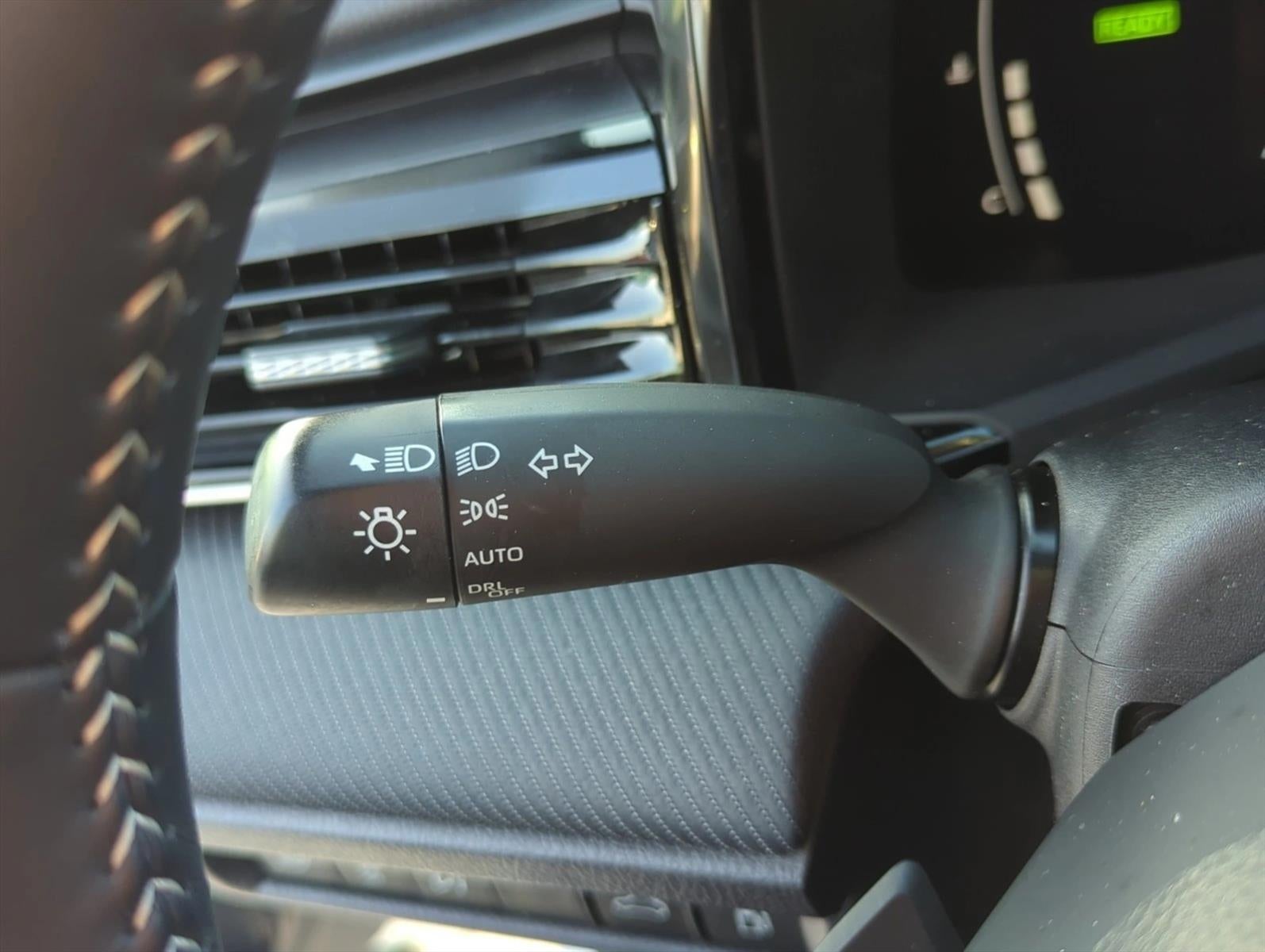2025 Toyota Camry SE (Natl)