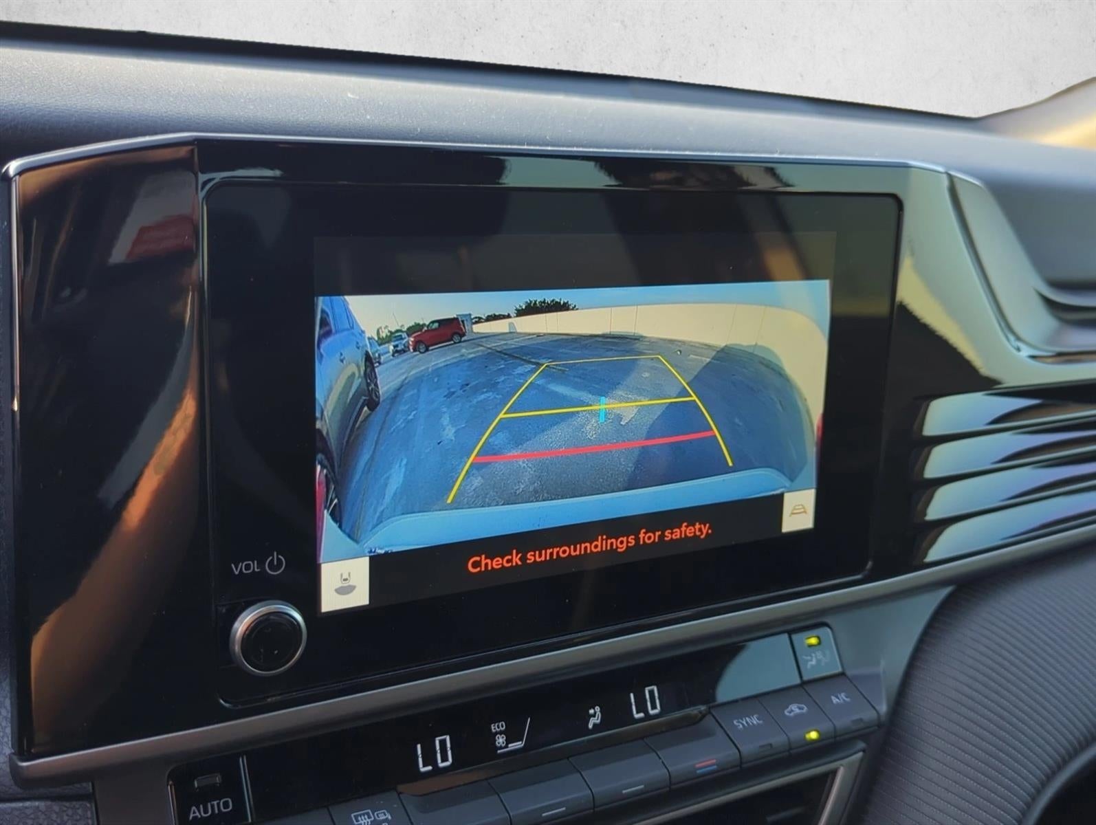 2025 Toyota Camry SE (Natl)