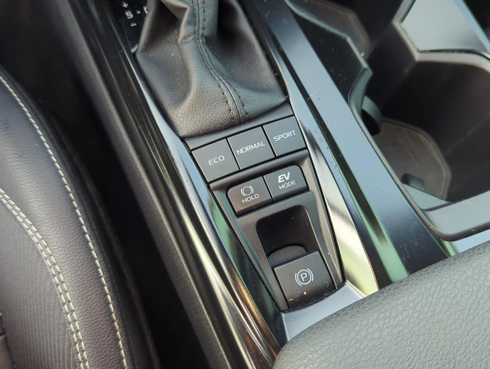 2025 Toyota Camry SE (Natl)