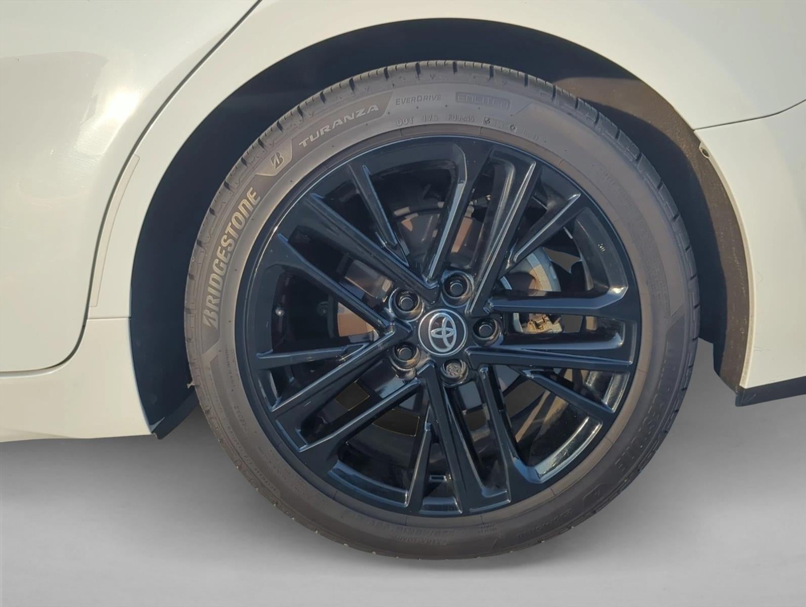 2025 Toyota Camry SE (Natl)