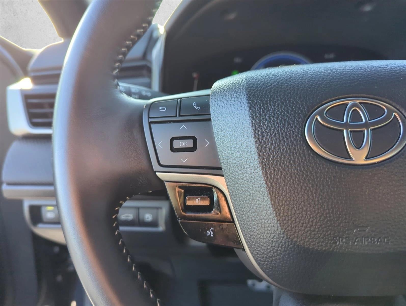 2025 Toyota Camry SE (Natl)
