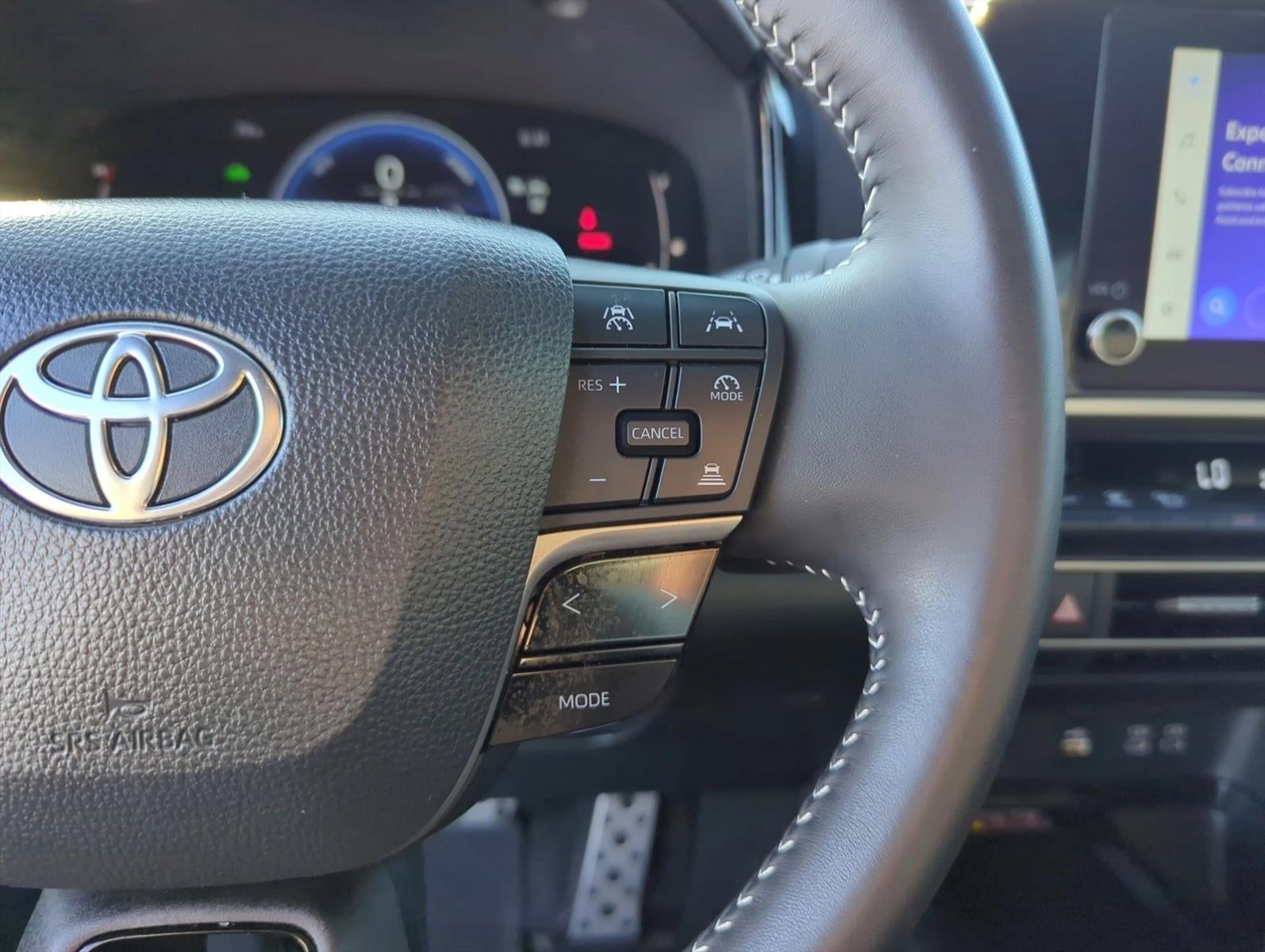 2025 Toyota Camry SE (Natl)