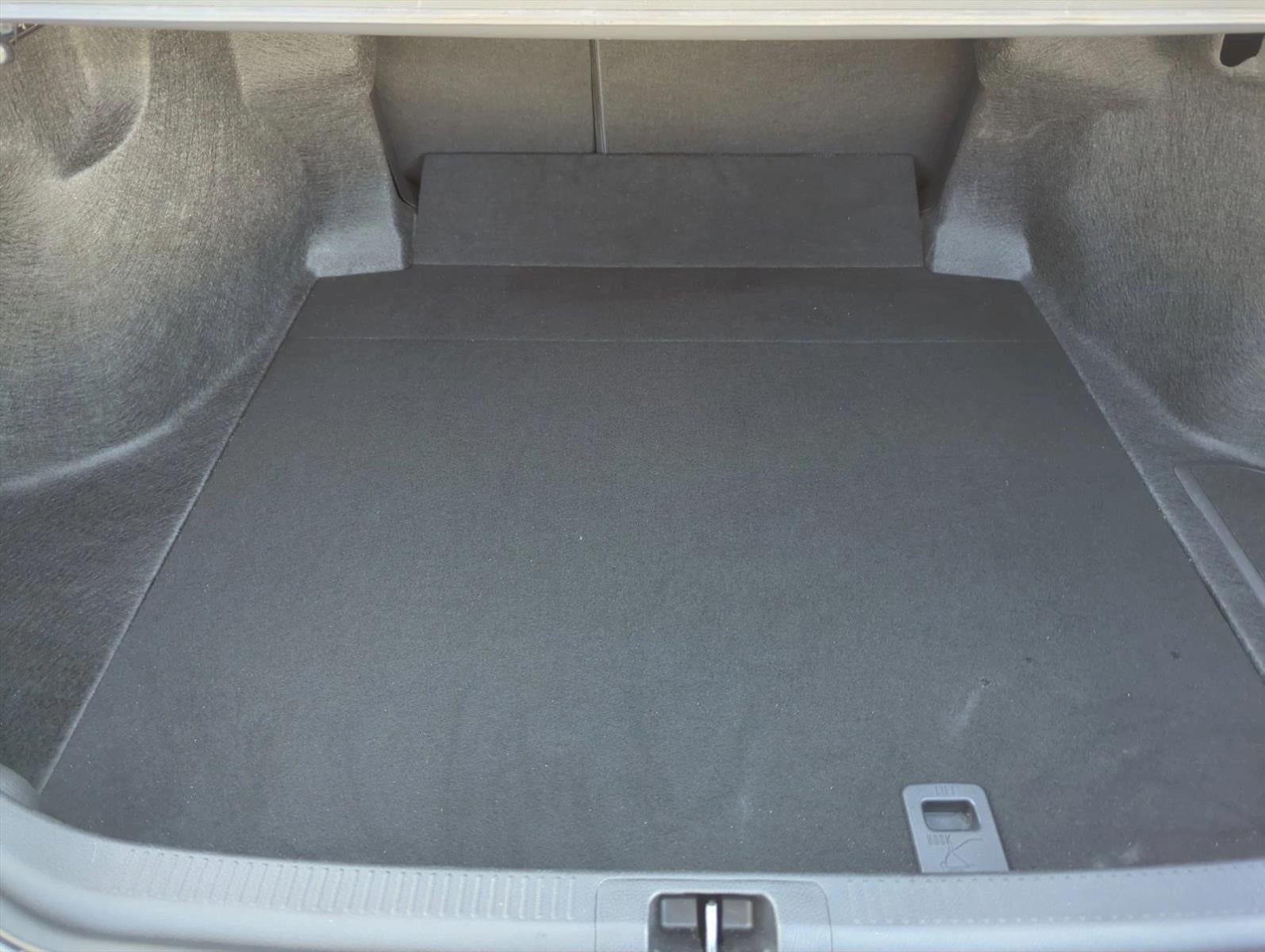 2025 Toyota Camry SE (Natl)