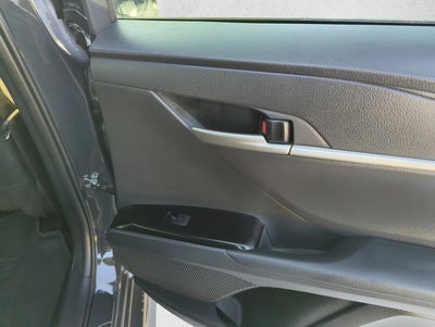 2025 Toyota Camry SE (Natl)